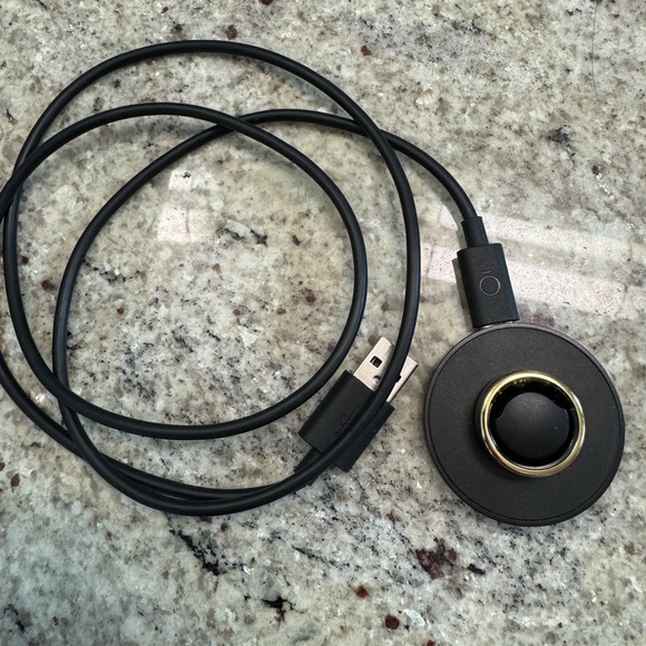 Oura Ring - Picture 1 of 4